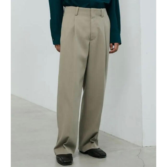 WOOL BACKSATIN STRAIGHT SLACKS メンズのパンツ(スラックス)の商品写真