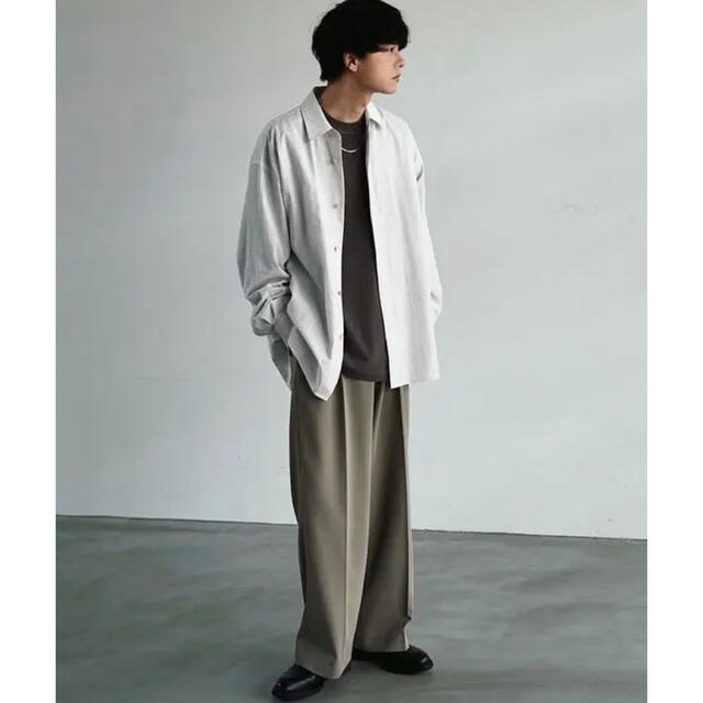 WOOL BACKSATIN STRAIGHT SLACKS メンズのパンツ(スラックス)の商品写真