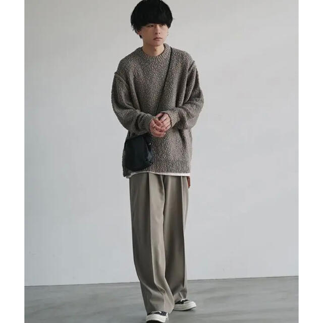 WOOL BACKSATIN STRAIGHT SLACKS メンズのパンツ(スラックス)の商品写真