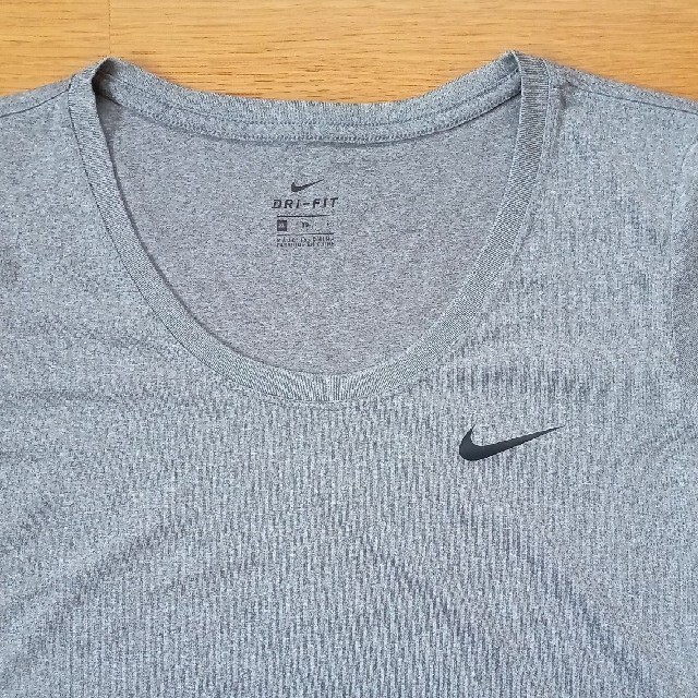 NIKE(ナイキ)のNIKE ナイキ DRI−FIT Ｔシャツ レディースのトップス(Tシャツ(半袖/袖なし))の商品写真