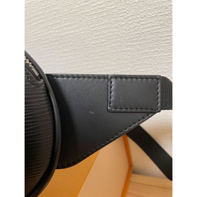 LOUIS VUITTON(ルイヴィトン)のルイヴィトン  M53300　エピ　LVサークル　バムバッグ　ボディバッグ メンズのバッグ(ボディーバッグ)の商品写真