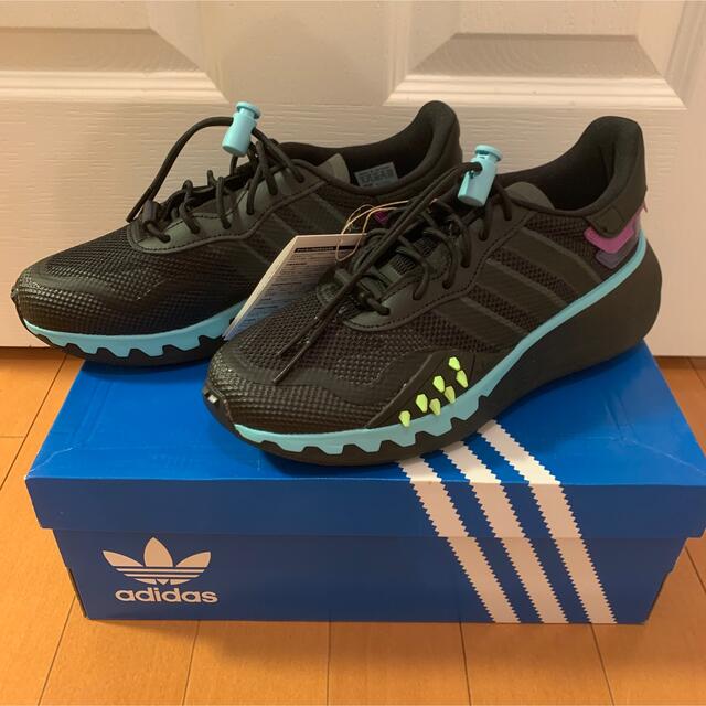 adidas 新品スニーカー