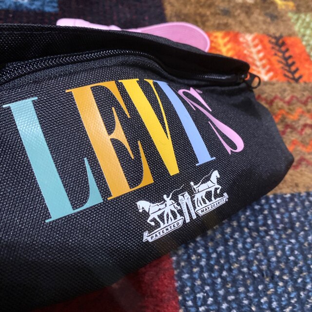 Levi's(リーバイス)のLEVI’S☆ウエストポーチ レディースのバッグ(ボディバッグ/ウエストポーチ)の商品写真
