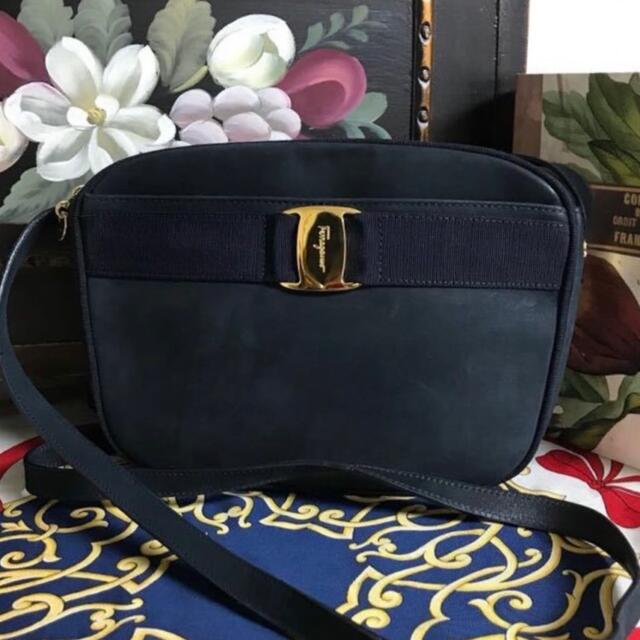 オールドシャネルSalvatore ferragamo スエードレザーショルダーバッグ ヴァラ