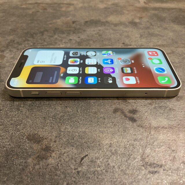 iPhone(アイフォーン)の61391T iPhone12 mini 64GB ホワイト　SIMフリー　中古 スマホ/家電/カメラのスマートフォン/携帯電話(スマートフォン本体)の商品写真