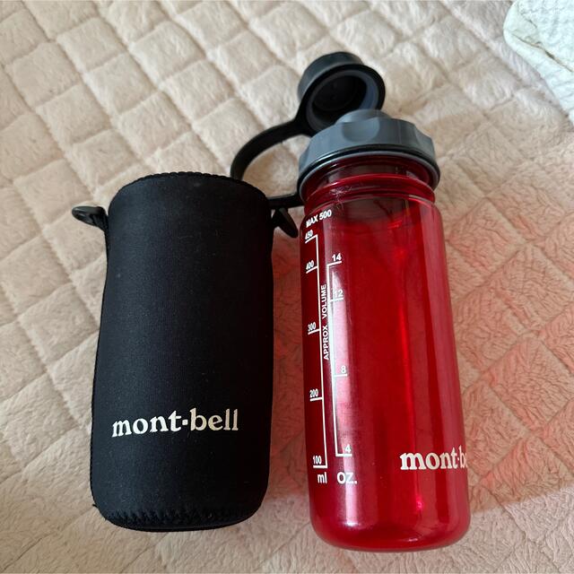 mont bell(モンベル)のmontbellクリアボトル 赤 0.5L黒カバー付 スポーツ/アウトドアのアウトドア(登山用品)の商品写真