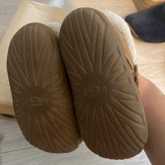 UGG(アグ)のUGG  アグ　ブーツ キッズ/ベビー/マタニティのキッズ靴/シューズ(15cm~)(ブーツ)の商品写真