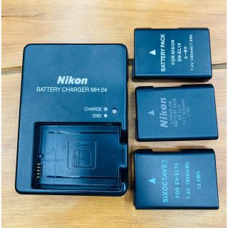 ニコン(Nikon)のNikon d5200の純正バッテリーと充電器、 予備用　EN-EL14 2点(その他)