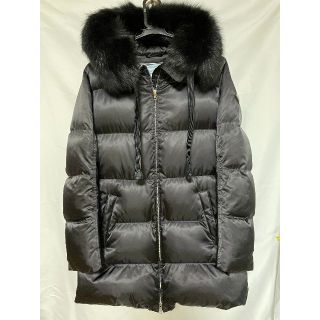 プラダ(PRADA)の超美品　PRADAダウンコート岡部あゆみさん着用　38ブラック　29P117　(ダウンコート)