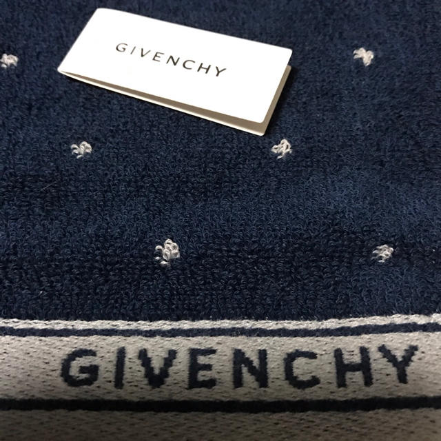 GIVENCHY(ジバンシィ)のGIVENCHY 新品 タオルハンカチ メンズのファッション小物(ハンカチ/ポケットチーフ)の商品写真