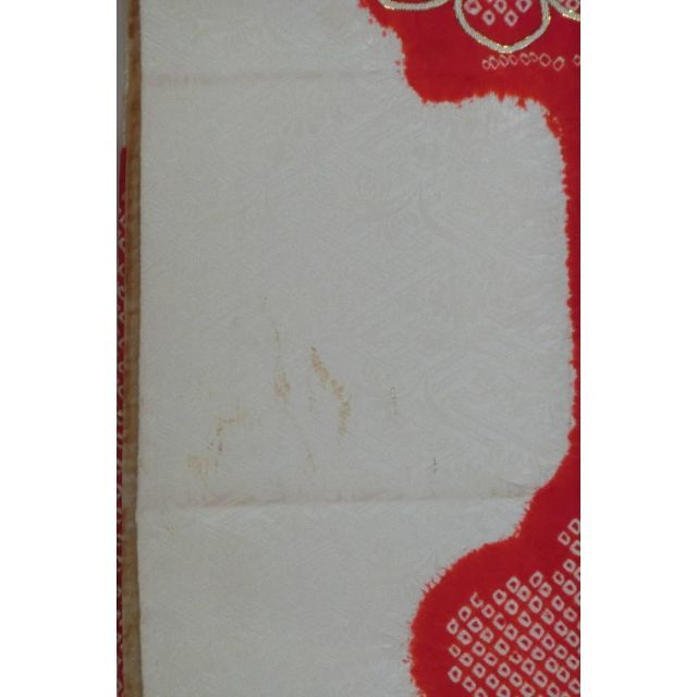 ＢＢアンティークお仕立て上がり正絹振袖　赤、白地に花柄　絞り　金糸刺繍 レディースの水着/浴衣(振袖)の商品写真