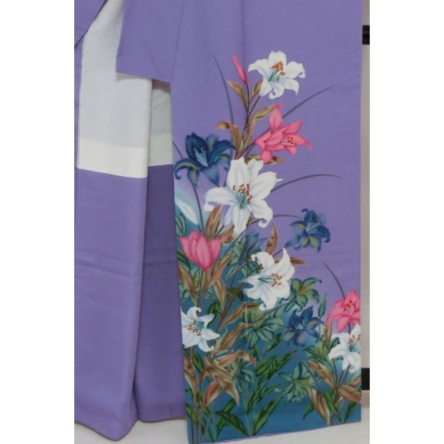Ｓお仕立て上がり正絹振袖　甘い紫色地に百合模様 レディースの水着/浴衣(振袖)の商品写真