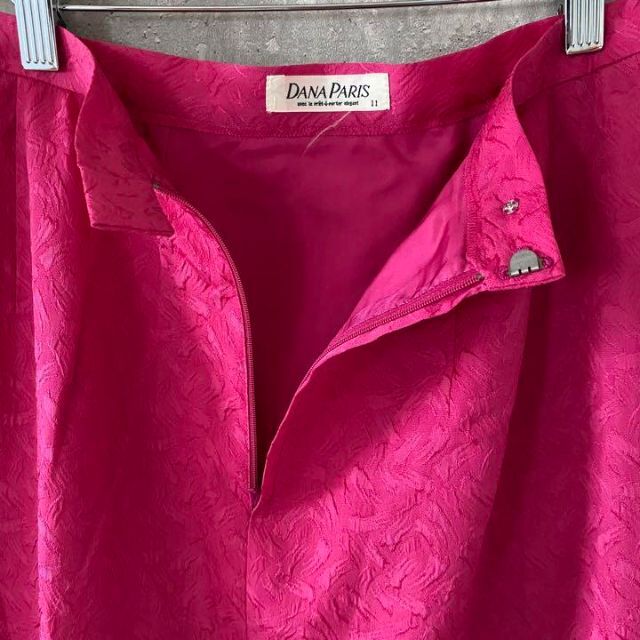 シンプルでおしゃれ ◇【未使用】Dana Paris セットアップスーツ 11号