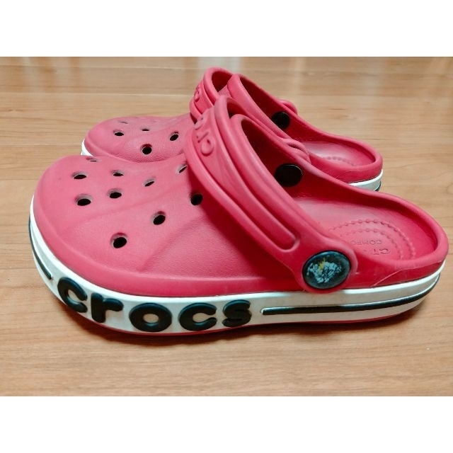 crocs(クロックス)の■中古「crocs男女兼用児サンダルC10(17.5 cm)　赤」■送料込 キッズ/ベビー/マタニティのキッズ靴/シューズ(15cm~)(サンダル)の商品写真