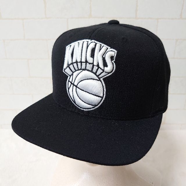 MITCHELL & NESS(ミッチェルアンドネス)の美品♪ミッチェルアンドネス NBA ニックス キャップ 立体刺繍 ウール混 白黒 メンズの帽子(キャップ)の商品写真