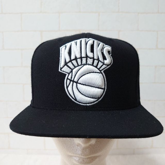 MITCHELL & NESS(ミッチェルアンドネス)の美品♪ミッチェルアンドネス NBA ニックス キャップ 立体刺繍 ウール混 白黒 メンズの帽子(キャップ)の商品写真