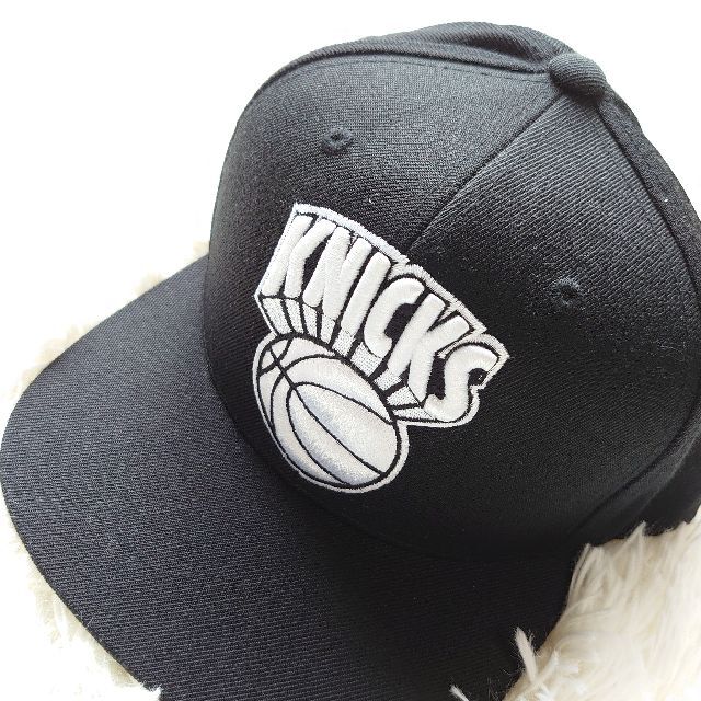 MITCHELL & NESS(ミッチェルアンドネス)の美品♪ミッチェルアンドネス NBA ニックス キャップ 立体刺繍 ウール混 白黒 メンズの帽子(キャップ)の商品写真