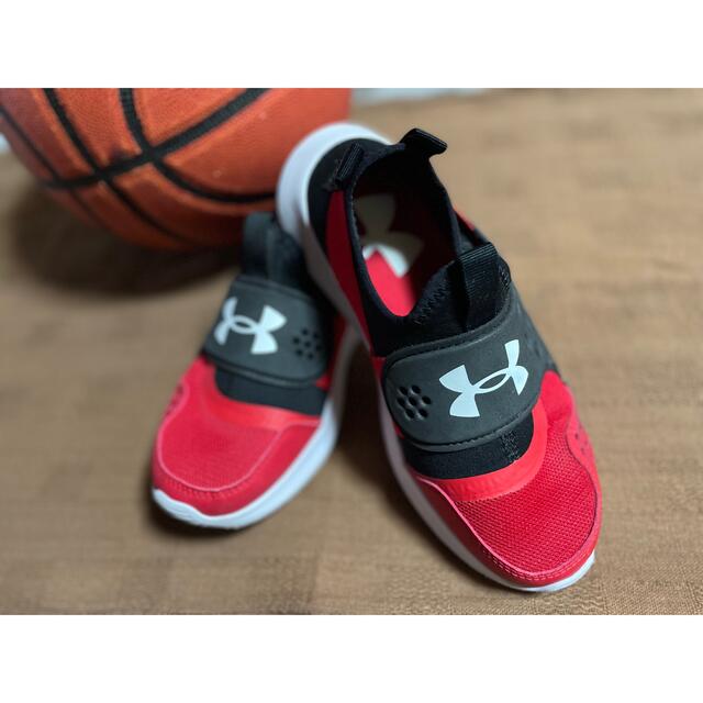 UNDER ARMOUR(アンダーアーマー)のアンダーアーマー　ジュニアスニーカー キッズ/ベビー/マタニティのキッズ靴/シューズ(15cm~)(スニーカー)の商品写真