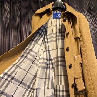 バーバリーブルーレーベル(BURBERRY BLUE LABEL)のバーバリーブルーレーベル キャメル2段フリル トレンチワンピースコート (ロングコート)