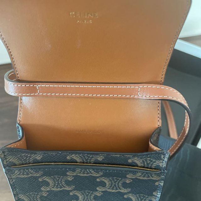 celine セリーヌ フォンポーチ 携帯 トリオンフ 今期 バッグ