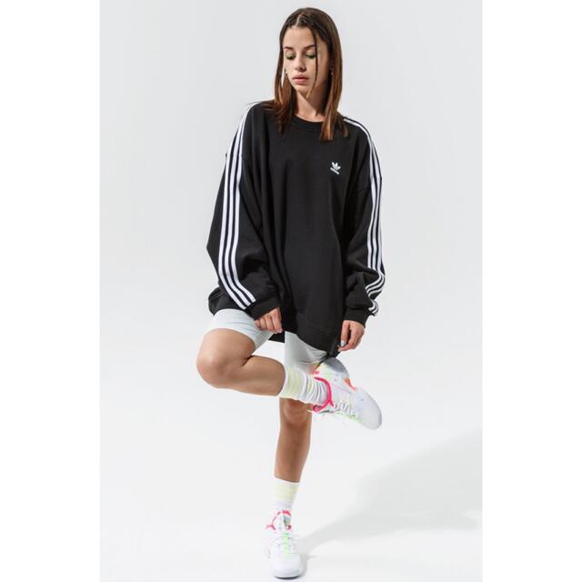 adidas(アディダス)のadidas originals オーバーサイズトレーナー黒　L 新品 レディースのトップス(トレーナー/スウェット)の商品写真