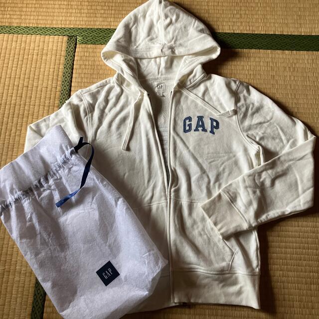 GAP(ギャップ)のGAP  ジップアップ　パーカー　白 レディースのトップス(パーカー)の商品写真