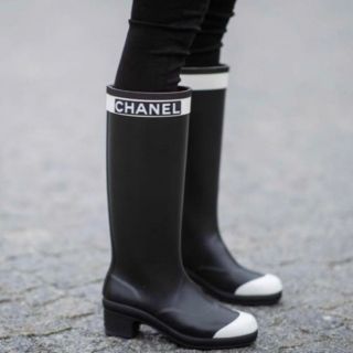 CHANEL - 【極美品】CHANEL レインブーツの通販 by るる ...