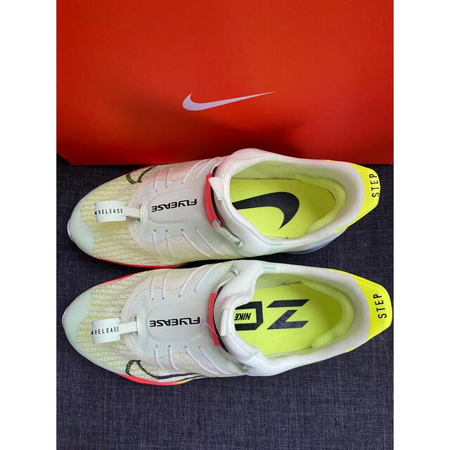 ☆新品未使用☆ナイキ(NIKE)エアズームテンポネクスト%フライイーズ ☆新品未使用☆ナイキ(NIKE)エアズームテンポネクスト%フライイーズ