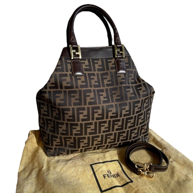 安いそれに目立つ FF柄 ズッカ フェンディ FENDI - FENDI 2WAY 保存袋