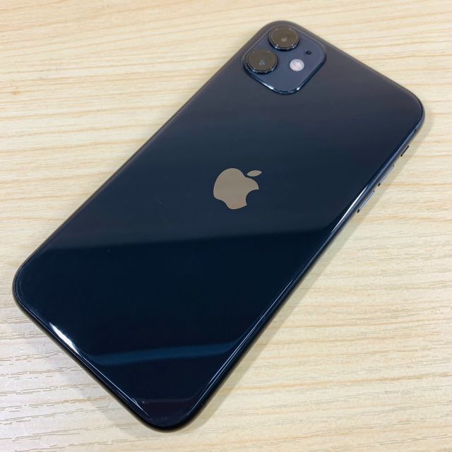 Apple(アップル)のﾊﾞｯﾃﾘ-新品 美品 SIMﾌﾘｰ iPhone11 256GB P56 スマホ/家電/カメラのスマートフォン/携帯電話(スマートフォン本体)の商品写真