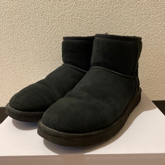 UGG(アグ)のUGG クラシックミニ　ブラック　25cm レディースの靴/シューズ(ブーツ)の商品写真