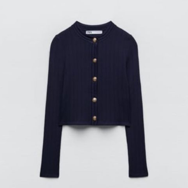 ZARA(ザラ)のZARA ゴールドボタンニットカーディガン　M レディースのトップス(カーディガン)の商品写真