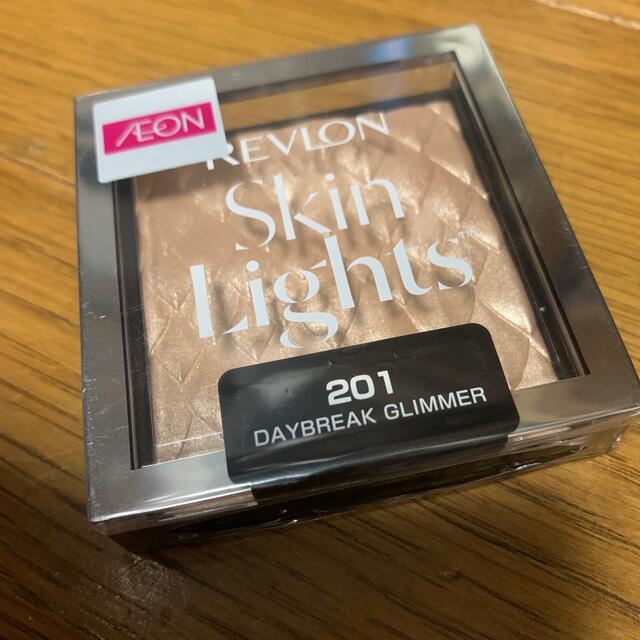 REVLON(レブロン)のレブロン スキンライト プリズマティック ハイライター 201 デイブレイク グ コスメ/美容のベースメイク/化粧品(フェイスパウダー)の商品写真