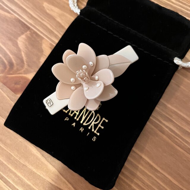 未使用 アレクサンドル ドゥ パリ バレッタ パール お花 www.pothashang.in