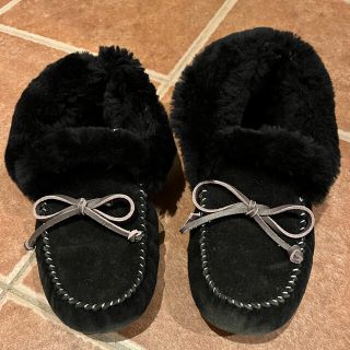 アグ(UGG)のモカシン25UGGアグ　ムートン　ファー　レザー　アレーナ　黒BLACKブラック(ブーツ)