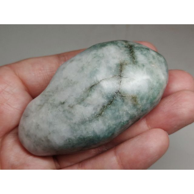 青緑 588g 翡翠 ヒスイ 翡翠原石 原石 鉱物 鑑賞石 自然石 誕生石