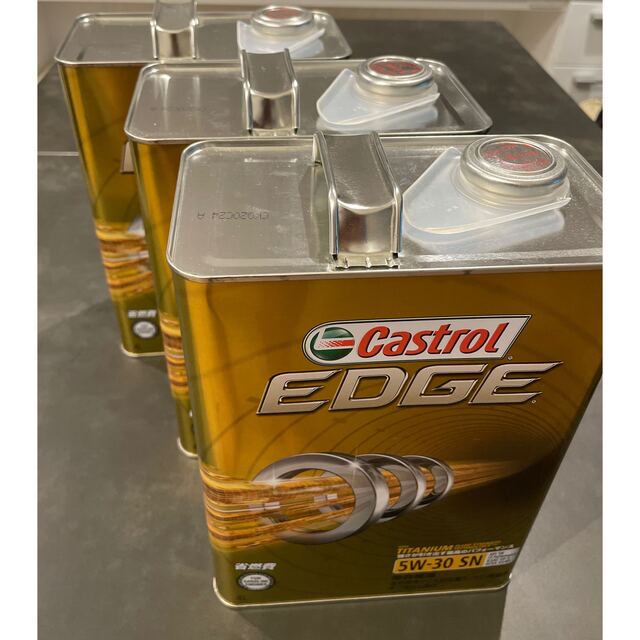 CASTROL EDGE FE エンジンオイル 5w30 自動車/バイクの自動車(メンテナンス用品)の商品写真
