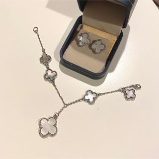 フラワーモチーフ　ブレスレット＆ピアスセット(ピアス)