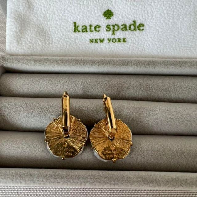 kate spade new york(ケイトスペードニューヨーク)の【美品】kate spade お花モチーフ　ピアス レディースのアクセサリー(イヤリング)の商品写真