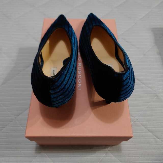 FABIO RUSCONI(ファビオルスコーニ)の新品　FABIO RUSCONI　ベロアパンプス レディースの靴/シューズ(ハイヒール/パンプス)の商品写真