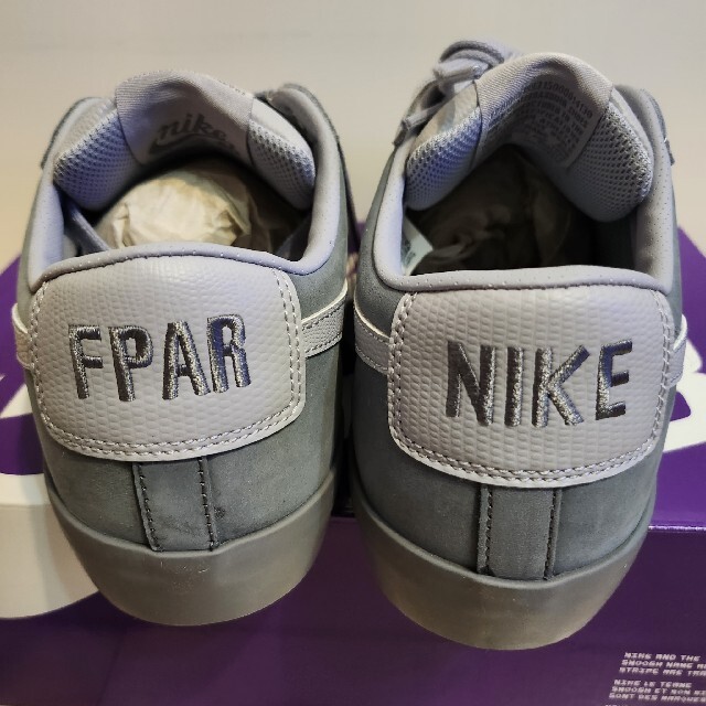 NIKE(ナイキ)のFPAR × Nike SB Blazer Low Cool Grey メンズの靴/シューズ(スニーカー)の商品写真