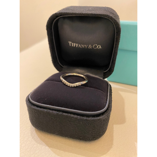 Tiffany & Co.(ティファニー)のTIFFANY&Co.ティファニーカーブドバンドリング9PダイヤモンドPT7号 レディースのアクセサリー(リング(指輪))の商品写真