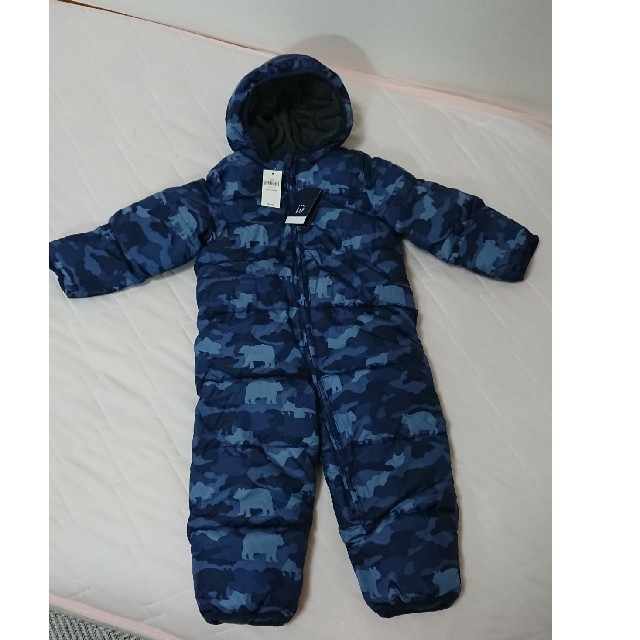 babyGAP(ベビーギャップ)の新品・タグ付き🏷️babyGAP 中綿オールインワン(ジャンプスーツ) キッズ/ベビー/マタニティのキッズ服男の子用(90cm~)(ジャケット/上着)の商品写真