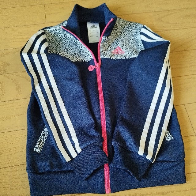 adidas(アディダス)のadidas ジャケット キッズ/ベビー/マタニティのキッズ服女の子用(90cm~)(ジャケット/上着)の商品写真