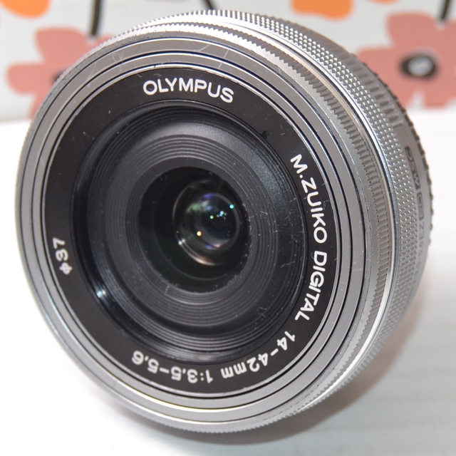 OLYMPUS(オリンパス)の❤️オリンパス 電動パンケーキズームレンズ❤️ スマホ/家電/カメラのカメラ(レンズ(ズーム))の商品写真