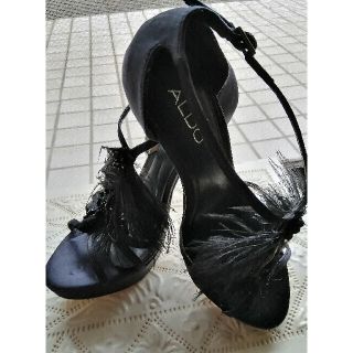 アルド(ALDO)の❤ALDO❤アルド❤サンダル❤黒❤ブラック❤ビーズ❤フェザー❤装飾❤パーティー❤(サンダル)