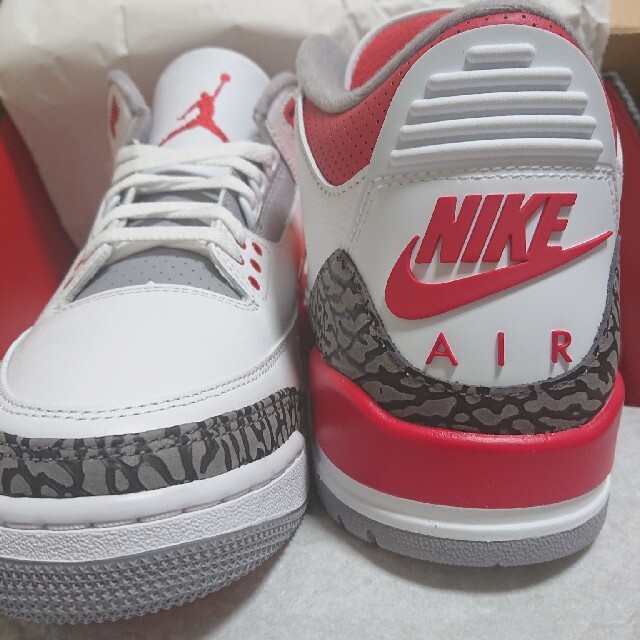 NIKE(ナイキ)のNike Air Jordan 3 Retro OG Fire Red メンズの靴/シューズ(スニーカー)の商品写真