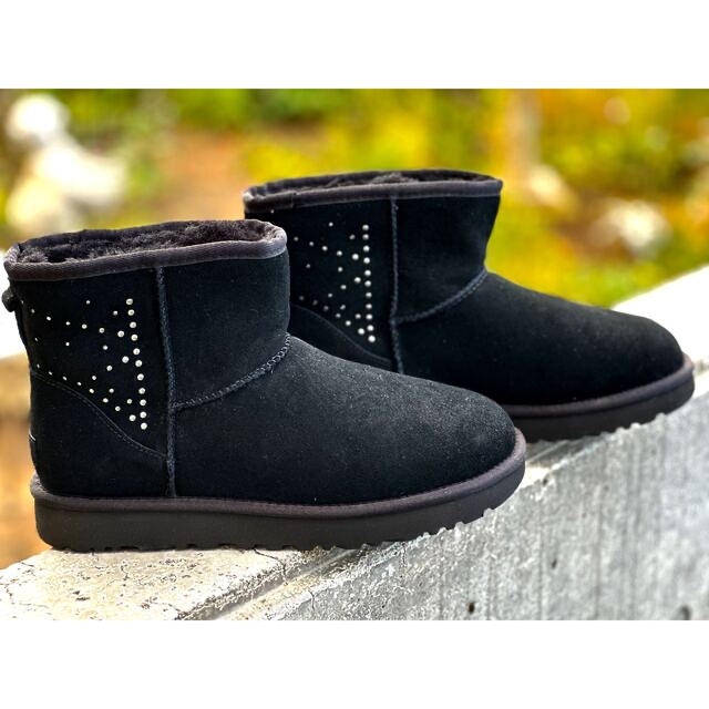 UGG(アグ)の♡スタッツが珍しい♡ UGG ショートスタッツブーツ　ムートン　大きいサイズ レディースの靴/シューズ(ブーツ)の商品写真