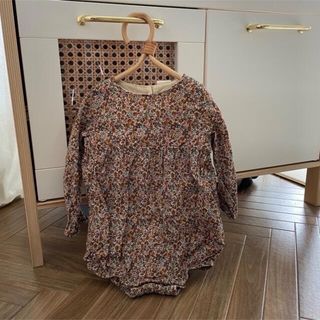 エイチアンドエム(H&M)の【H&M】花柄ロンパース 長袖 4-6m(ロンパース)