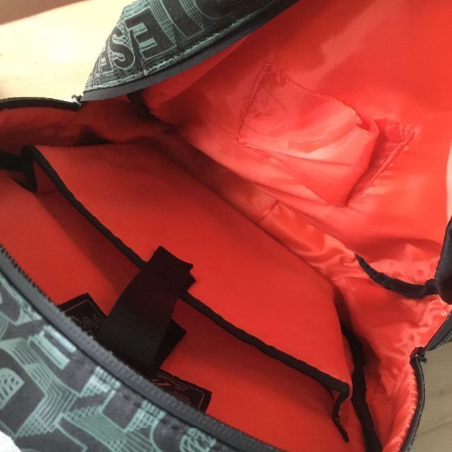 DIESEL(ディーゼル)の【美品】DIESEL ディーゼル 総柄ロゴバックパック メンズのバッグ(バッグパック/リュック)の商品写真